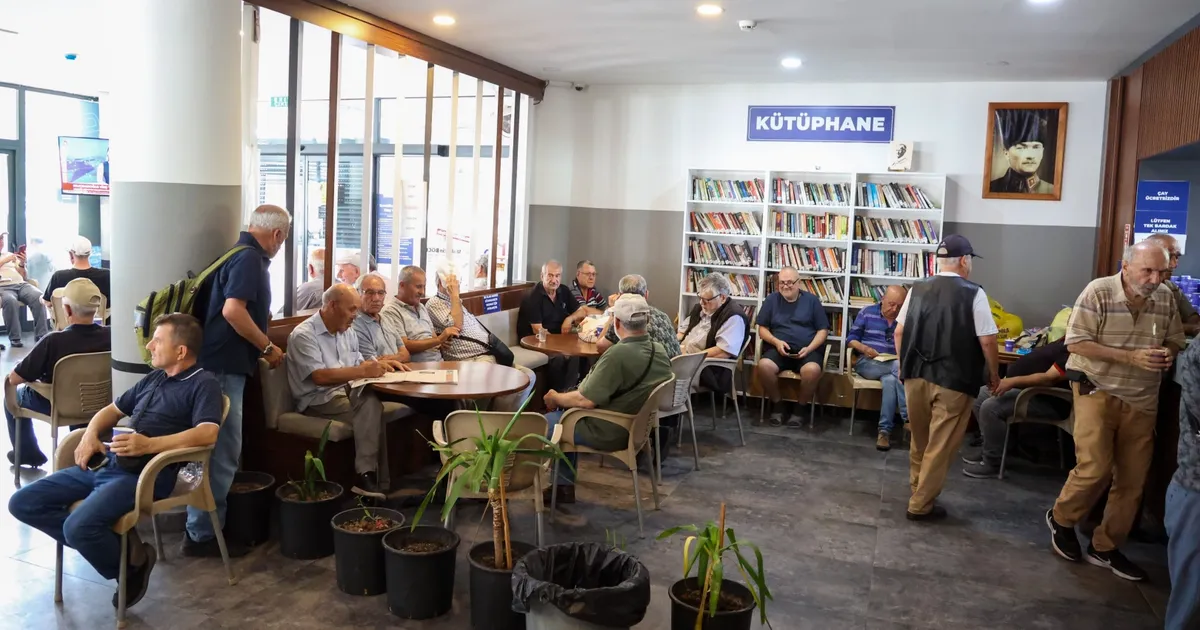 Antalya’da emekli kahveleri yoğun ilgi görüyor