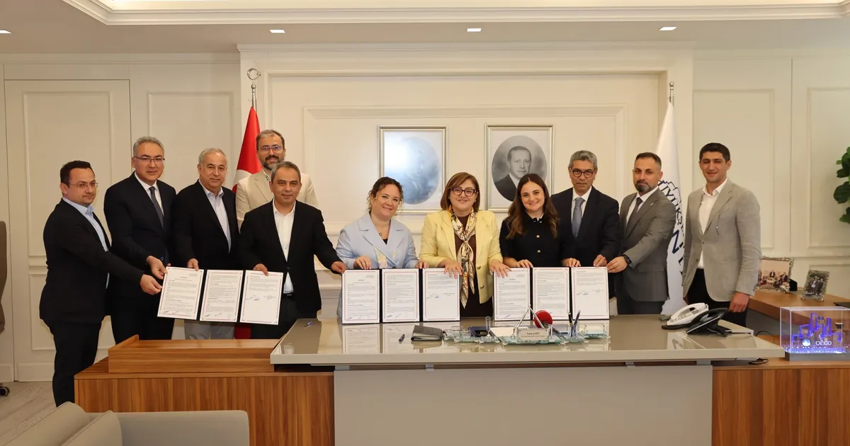 Gaziantep'te GASMEK binası için protokol