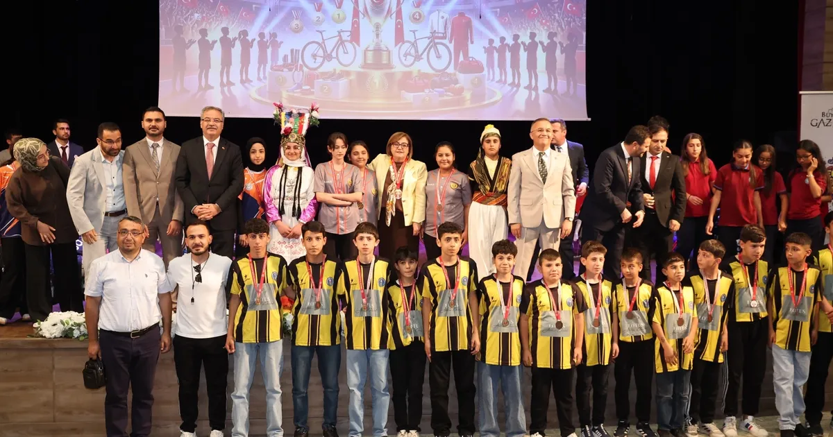 Gaziantep'te 'Okul Sporları Enleri' ödüllendirildi
