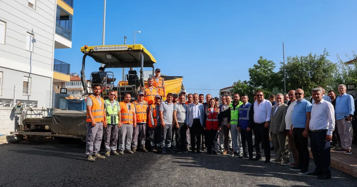 Antalya Yeniköy’de asfalt çalışmaları başladı
