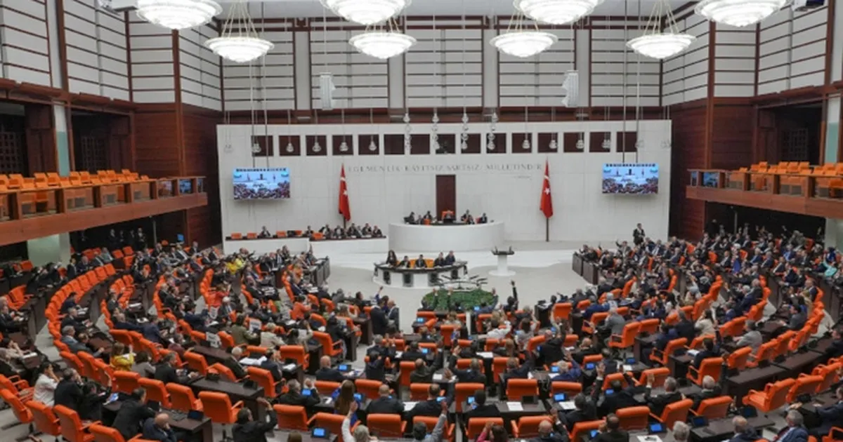 TBMM’de tartışmalı torba teklif mesaisi! Polis hakları, basın düzenlemesi ve orman alanları görüşülüyor