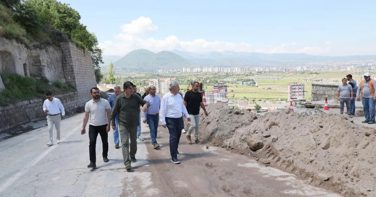 Kayseri Melikgazi'den çöken istinat duvarına acil müdahale