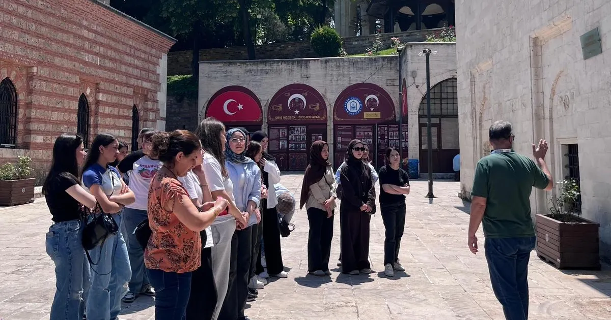Bursa Yıldırımlı gençler tarihi yerinde keşfediyor