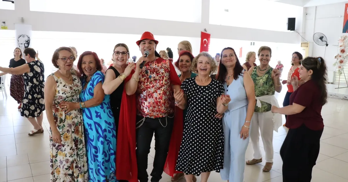 Kocaeli İzmit’te kadınlar söyleşi ve matinede buluştu
