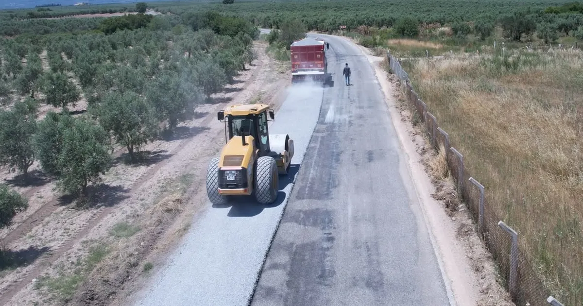 Manisa'da Akhisar Mecidiye ve Şehzadeler Yeniharmandalı’nın yollarına bakım