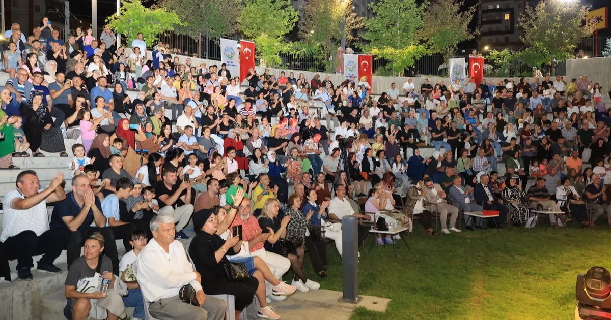 Kayseri Talas'ta 'Babalar Günü'ne şarkılı kutlama - Gündem Haberleri