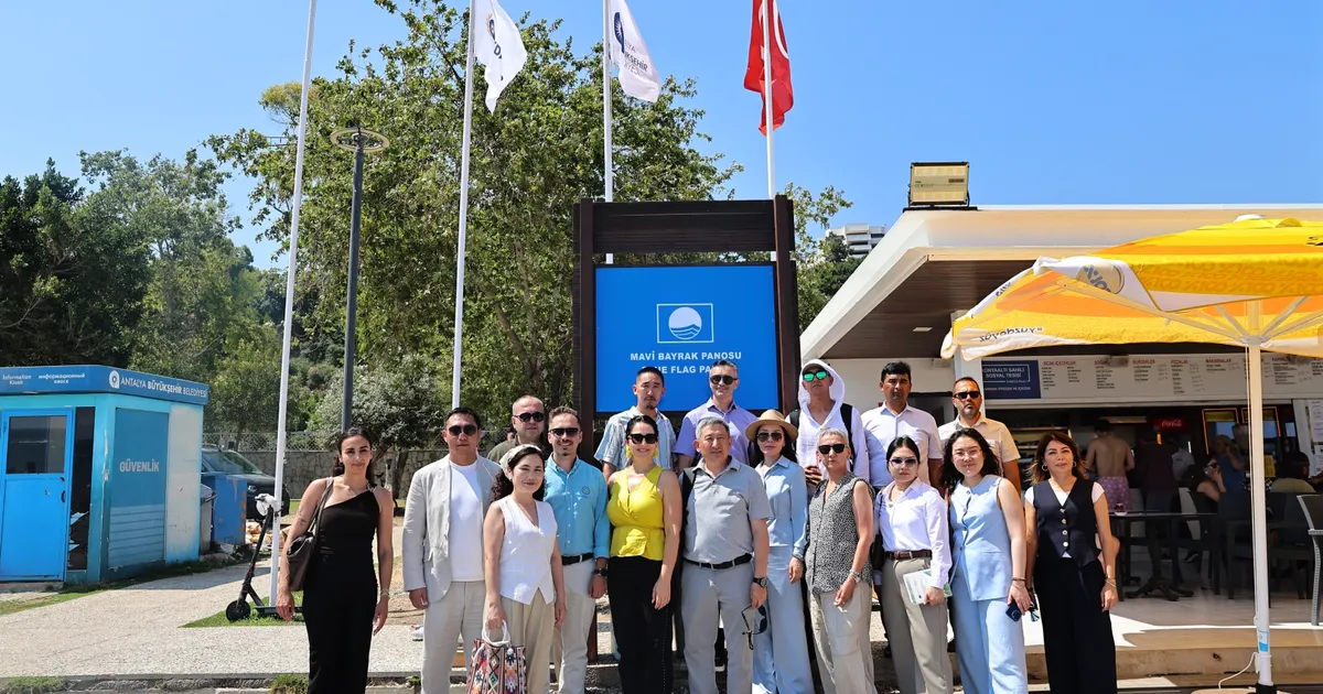 Kırgız heyet Antalya’nın mavi bayraklı plajlarını inceledi