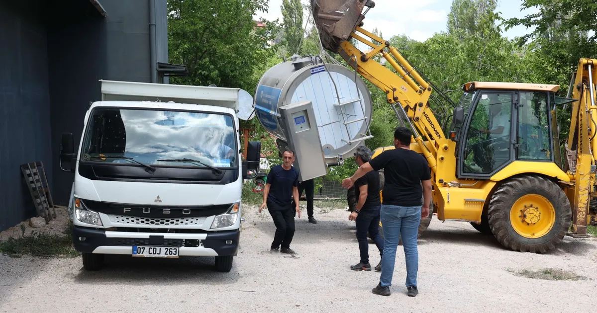 Antalya'da Kaş Sütleğen'e 4 tonluk süt soğutma tankı