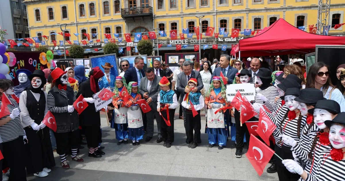 Trabzon’da Kültür ve Sanat Festivali renkli görüntülerle başladı
