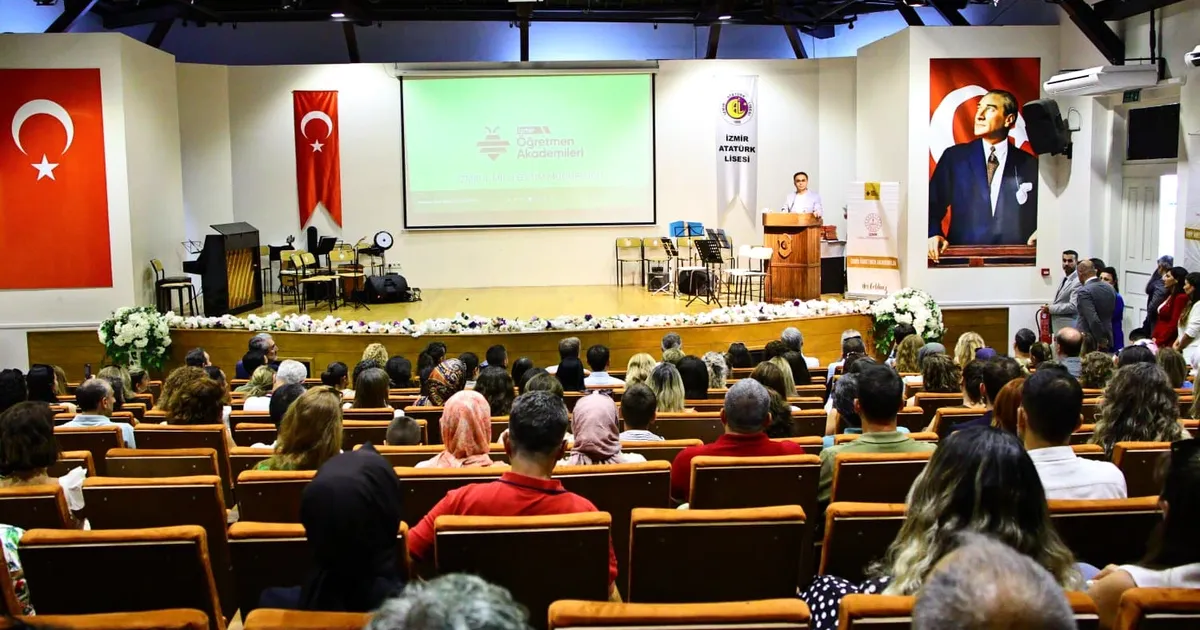 İzmir Öğretmen Akademileri kapanış programı gerçekleştirildi