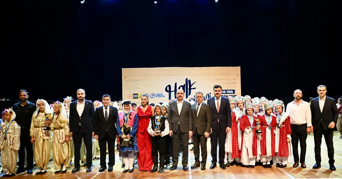 Konya Büyükşehir’den Halk Oyunları Şöleni finali