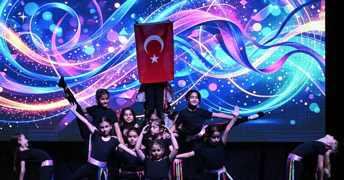 Manisa’da miniklerden yıl sonu gösterisi