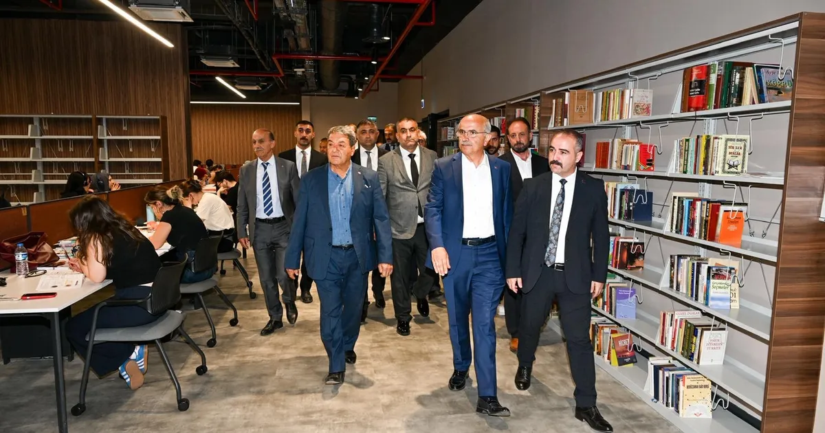 Malatya'da Başkan Er, öğrencilere yemek dağıttı