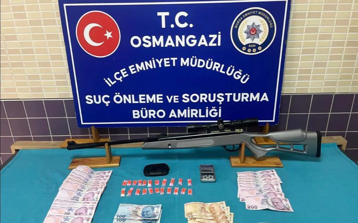 Bursa'da uyuşturucu operasyonu: 3 gözaltı, aranan 2 hükümlü yakalandı