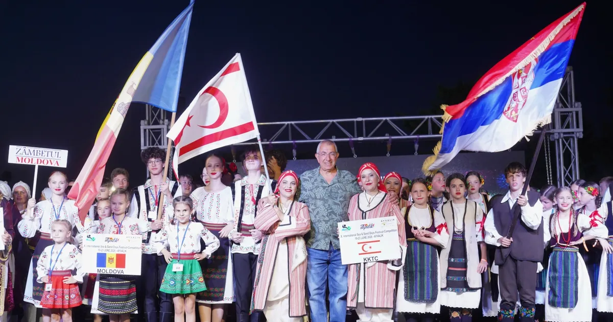 Uluslararası Halk Oyunları Ayvalık’ta sahne aldı