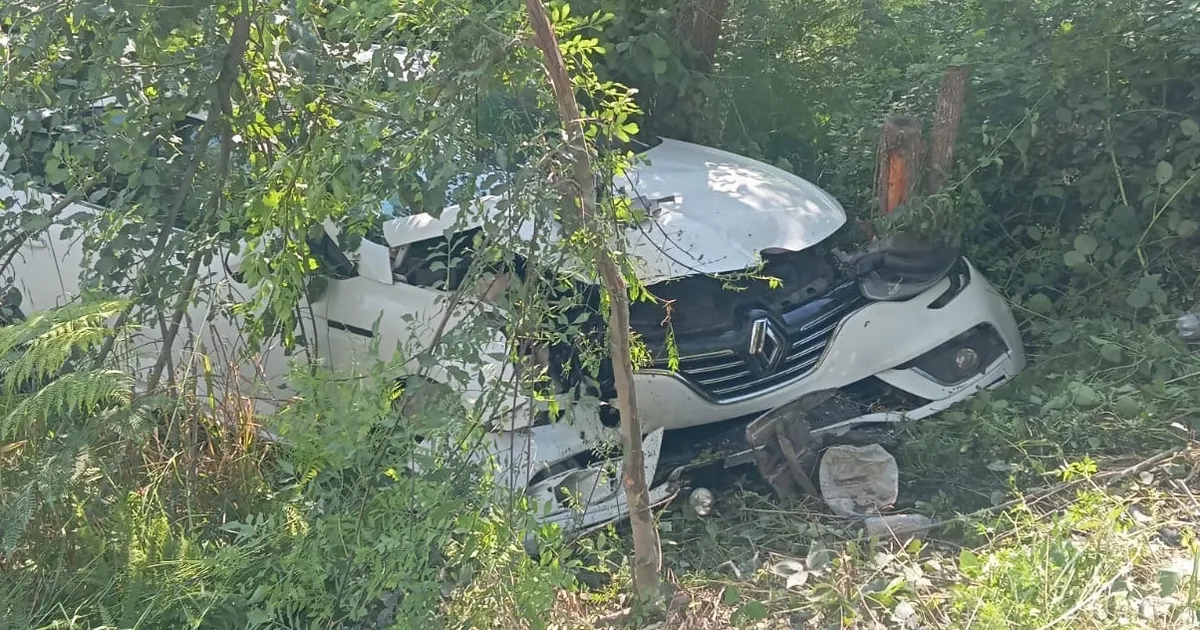 Düzce'de otomobil şarampole kaydı: 3 yaralı!