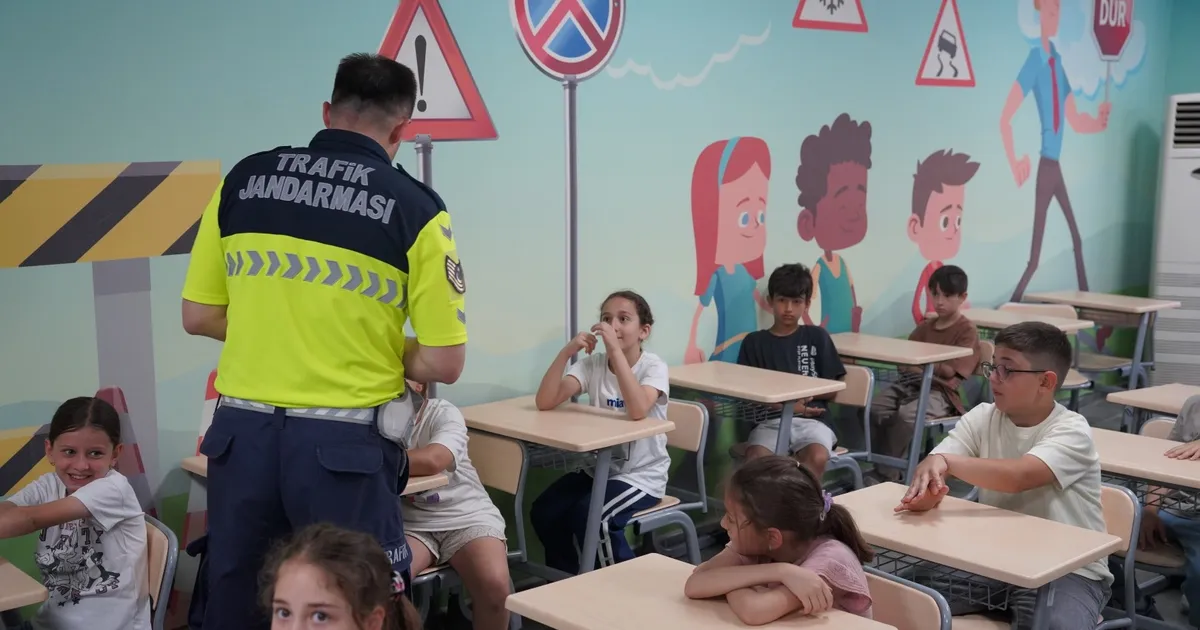 Kocaeli'de binlerce öğrenci kuralları Büyükşehir’le öğrendi