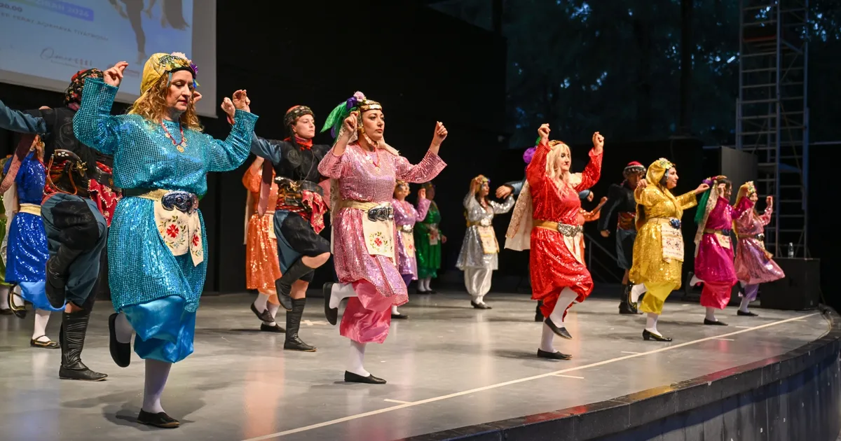 Bornova'da "dansın renkleri" büyüledi - Gündem Haberleri