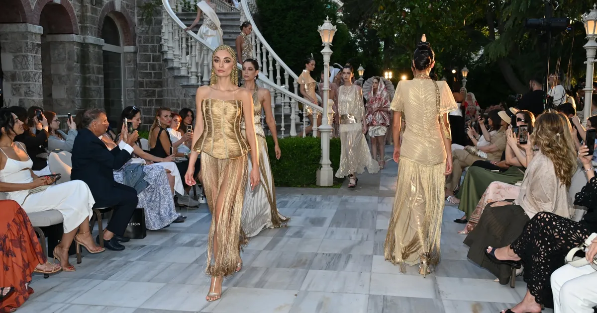 Tuba Ergin’den Büyükada’da 'karbonsuz' defile!