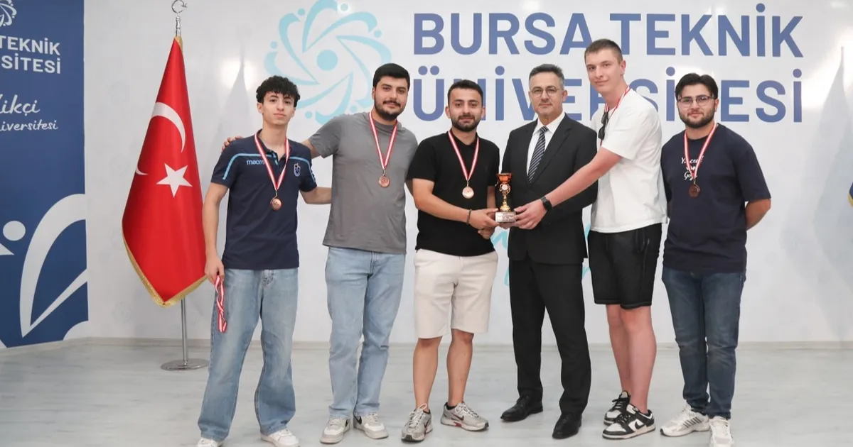 Bursa Teknik'te sporun kazananları ödüllerine kavuştu