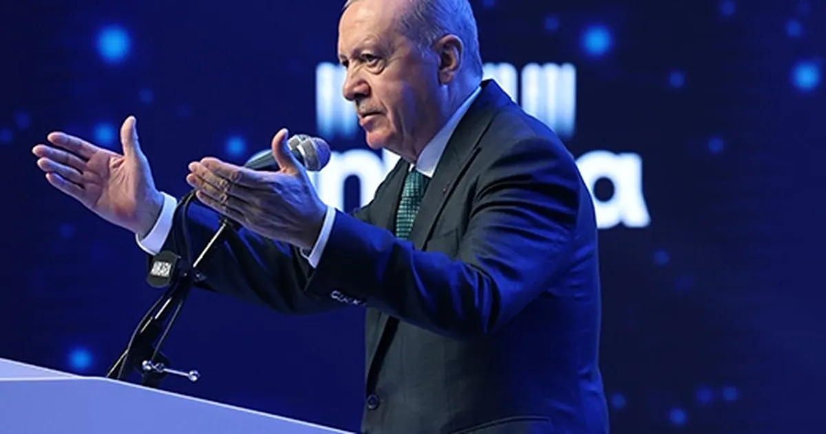 Erdoğan: Rakiplerimiz koltuk kavgasında, biz Türkiye’yi geleceğe hazırlıyoruz