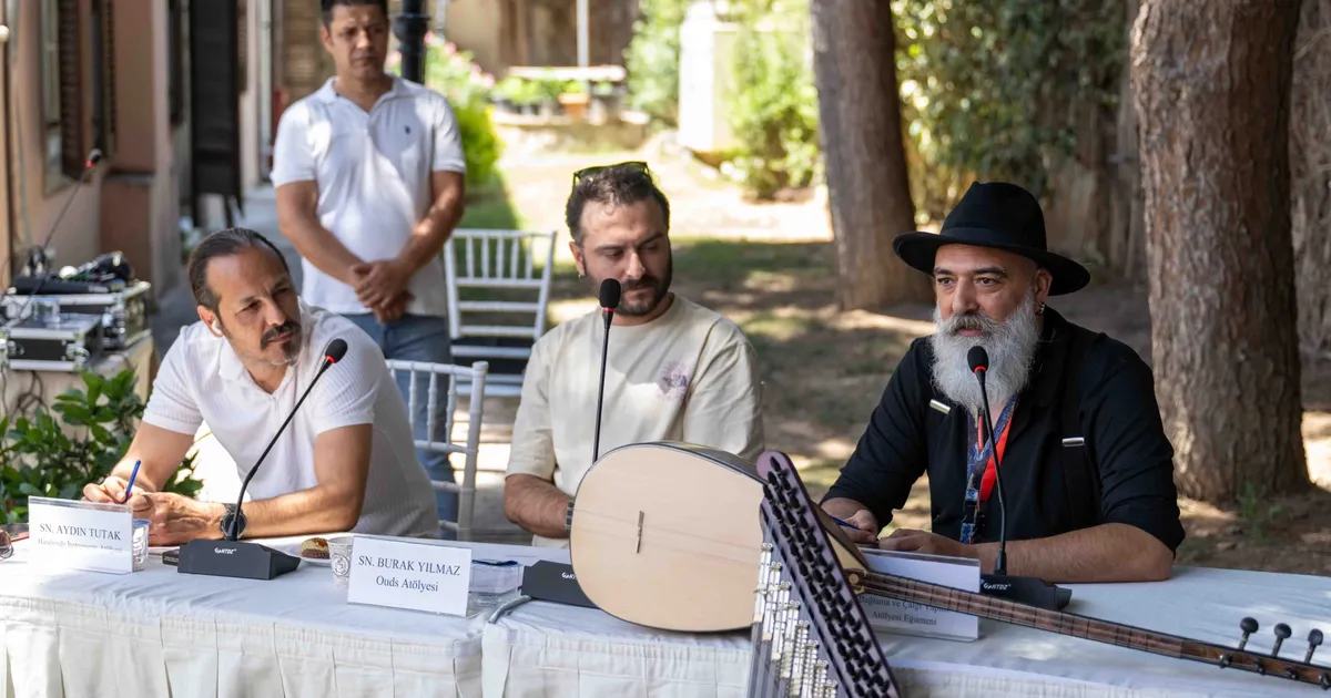 İzmir Bornova’da çalgı yapımının büyüsü yaşandı