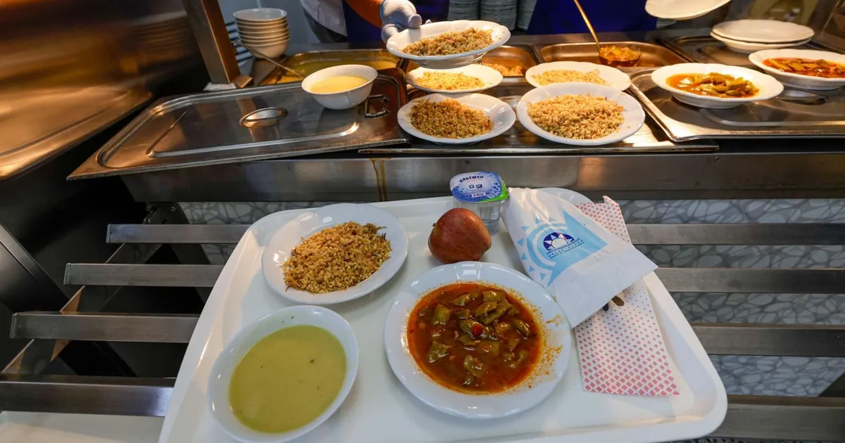 İzmir'de krize karşı 25 TL'lik sofra