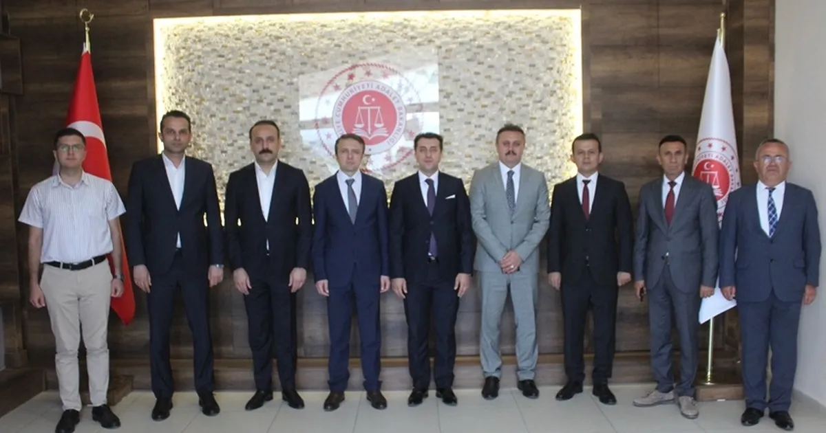 Bursa'da görev yeri değişen Başsavcı ve savcılara veda