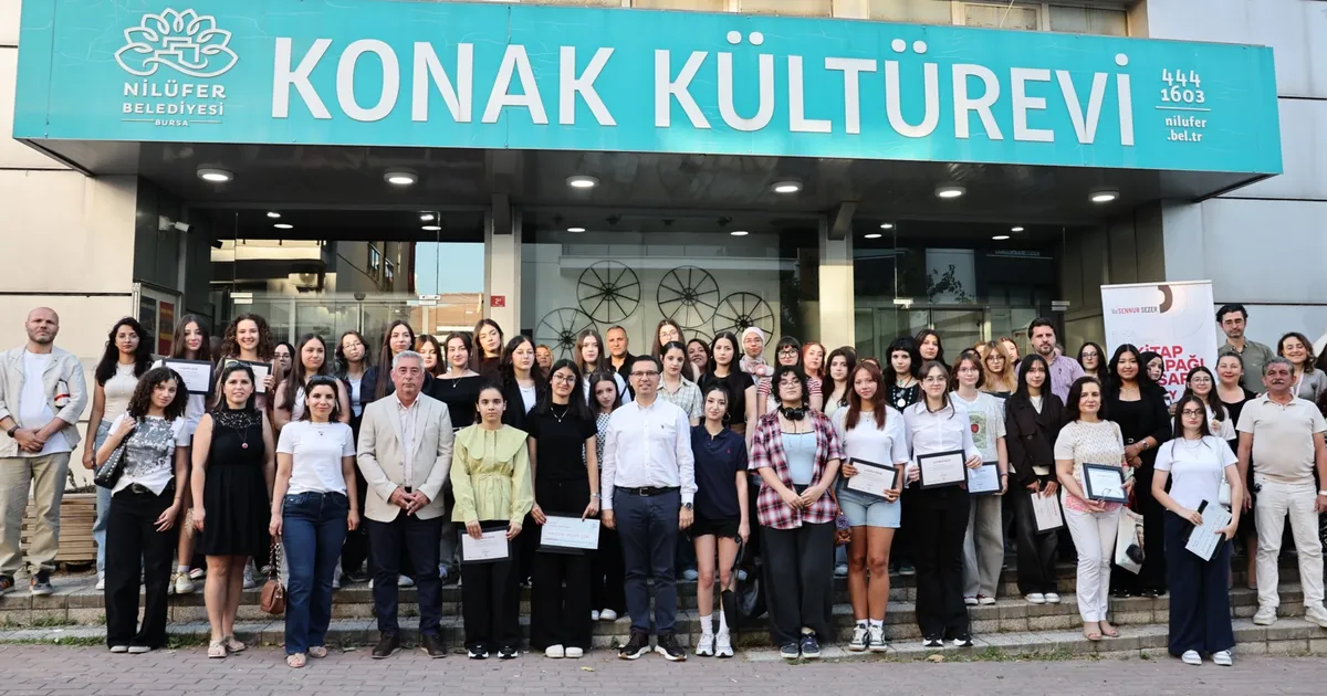 Bursa Nilüfer'de liseliler kitap kapaklarıyla yarıştı