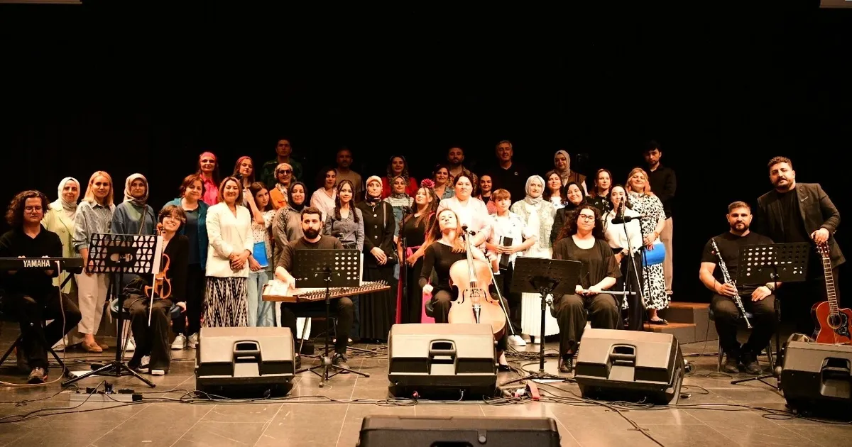 Çayırova’da 80’ler 90’lar konserine büyük ilgi