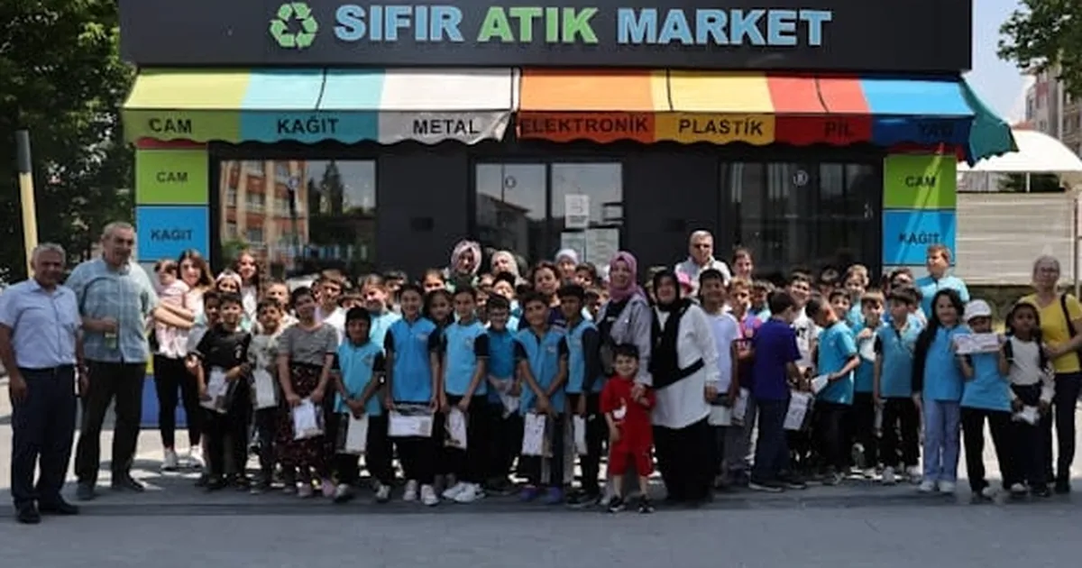 Kütahyalı öğrencilerden Sıfır Atık Market’e örnek katkı