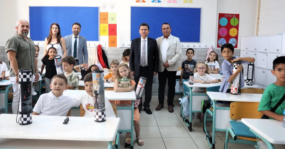 Bursa Osmangazi'de Başkan Aydın çocukların karne heyecanına ortak oldu