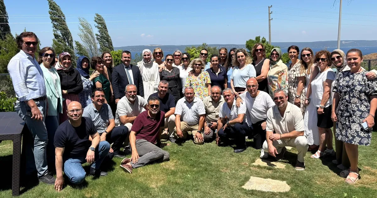 Okul müdürü yeniden atandı, veliler bayram yaptı