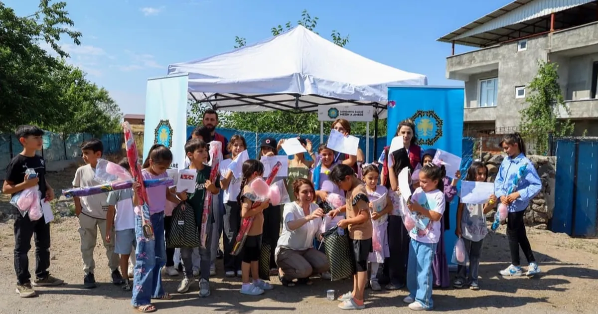 Diyarbakır'da karne gününde çocuklara sürpriz etkinlik