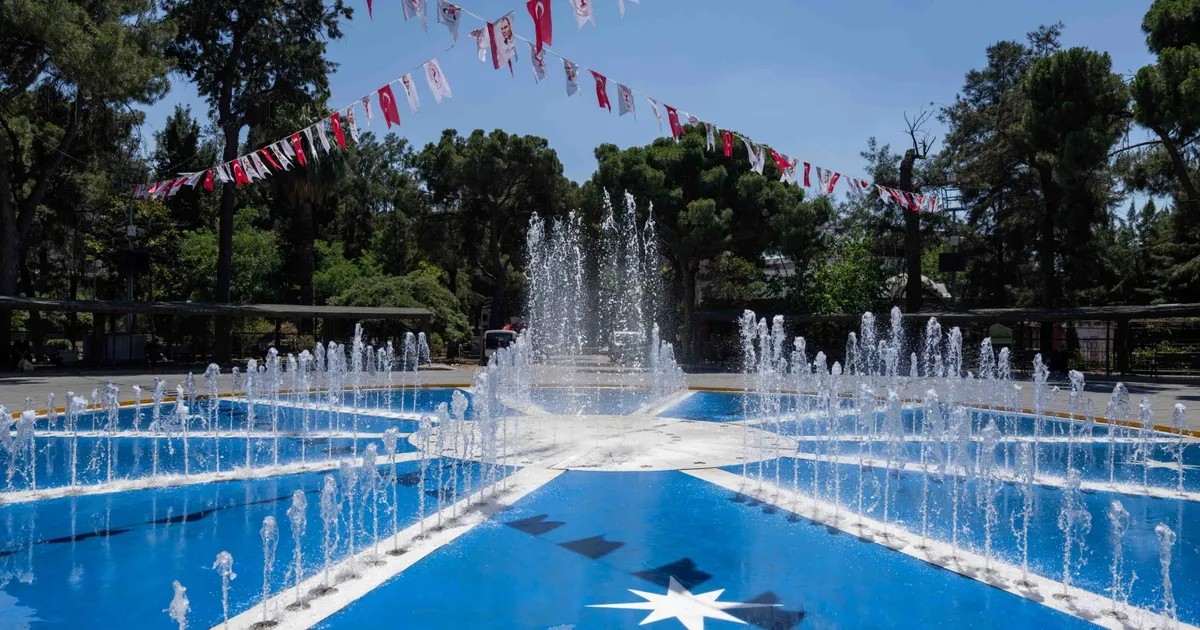 İzmir Bornova'da Büyükpark’in simge havuzu yenilendi