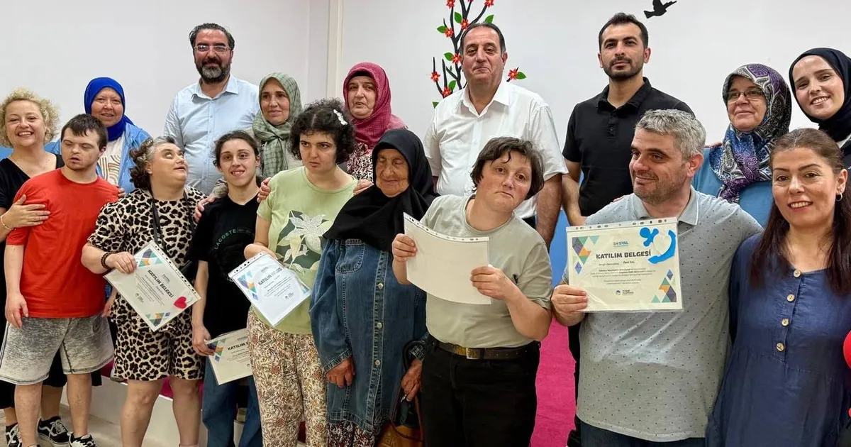 Sakarya'da Engelsiz Hobi Atölyelerinde karne sevinci