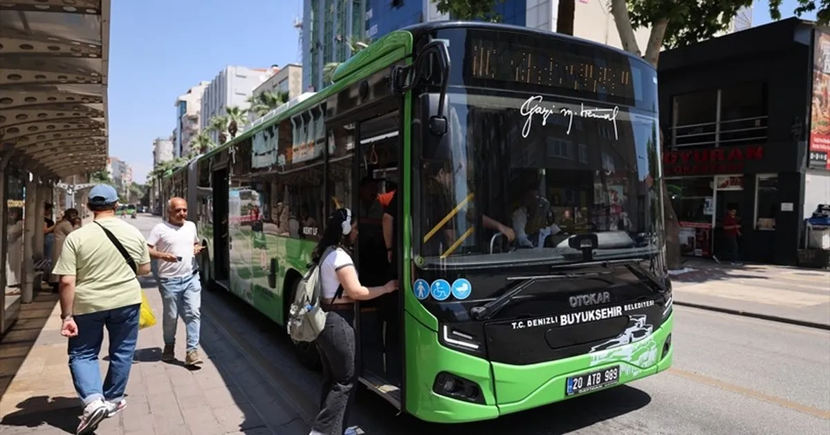 Denizli'de ulaşım desteğinden binlerce öğrenci faydalandı