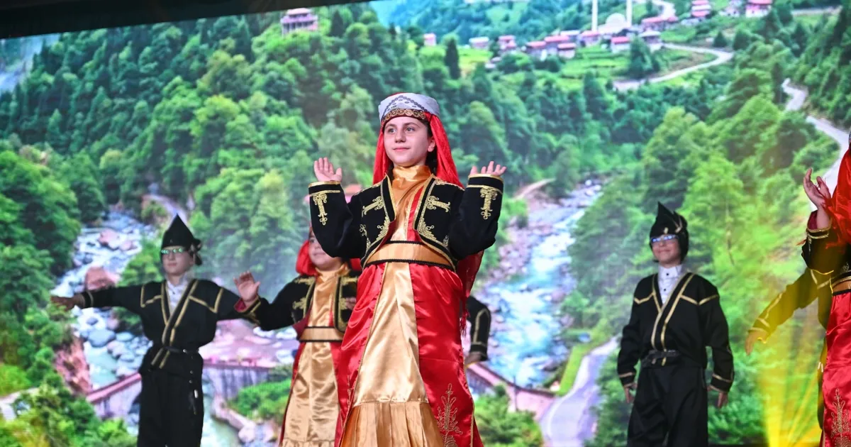 Anadolu’nun renkleri Manisa’da sahneye taşındı