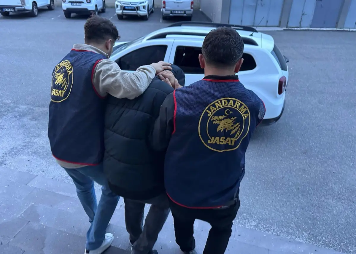 Kars'ta 51 suç kaydıyla aranan ve 42 yıl hapis cezası bulunan şahıs yakalandı