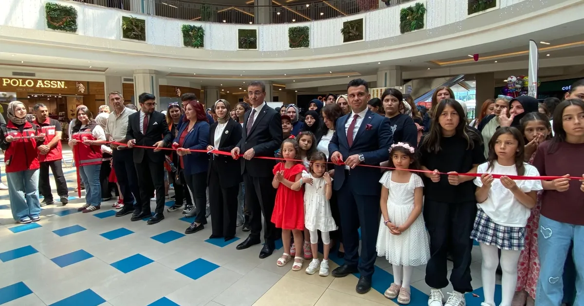 Erzurum'da koruyucu aile farkındalık sergisi yoğun ilgi gördü
