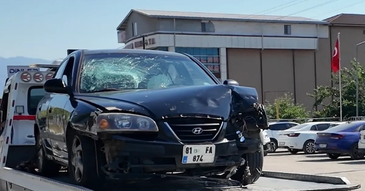 Düzce’de otomobil karşı şeride geçti: 2 yaralı!