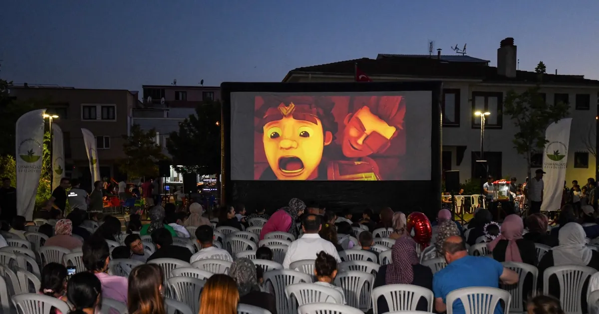 Bursa Osmangazi'de çocuklara ücretsiz sinema keyfi