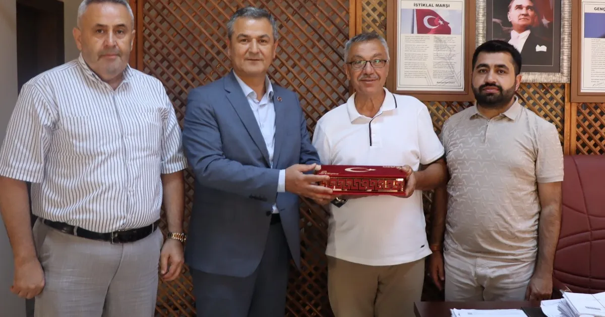 Kocaeli İzmit'te muhtarlara doğum günü ziyareti