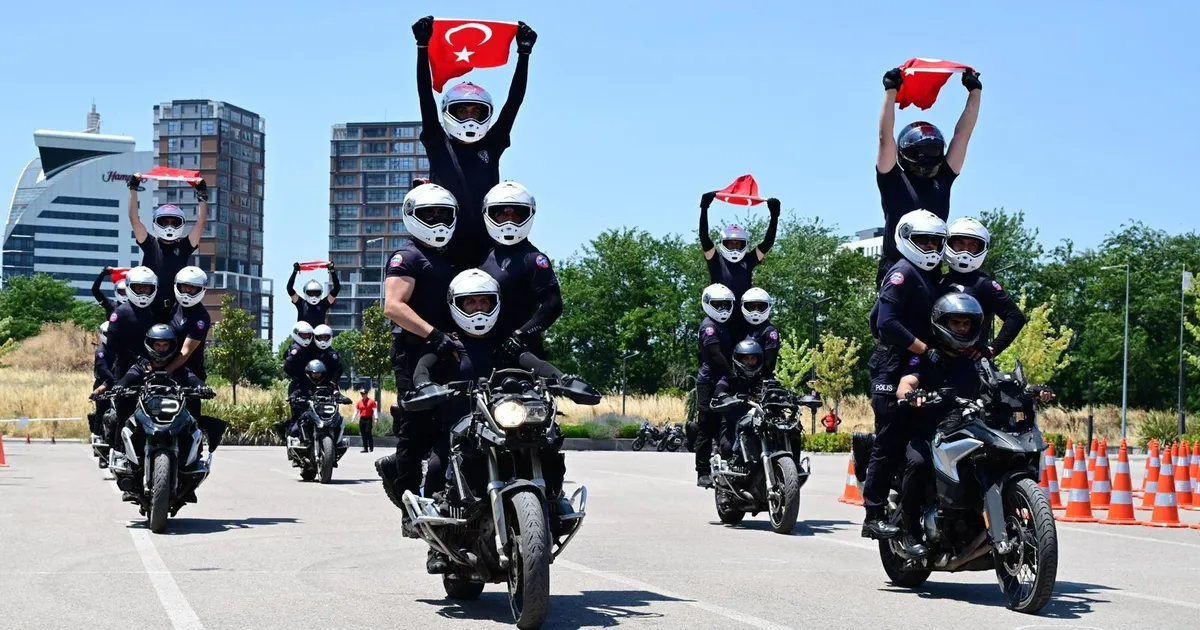 Bursa'da 'Motosikletli Polis Timleri' eğitimi tamamlandı
