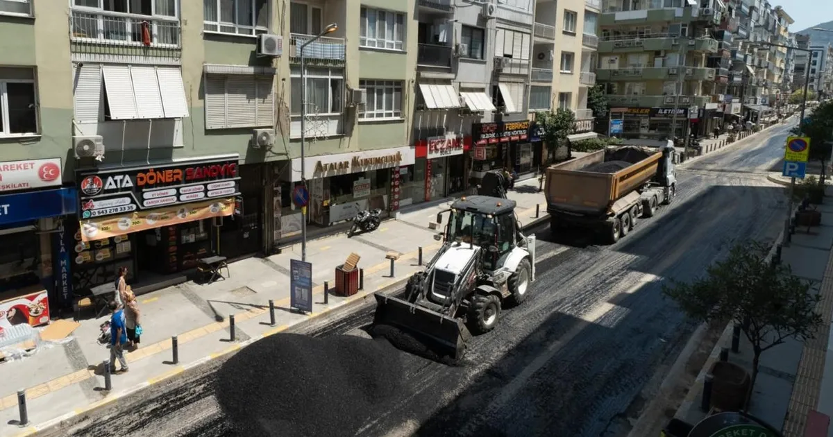 İzmir'de Balçova Ata Caddesi tamamen yenileniyor