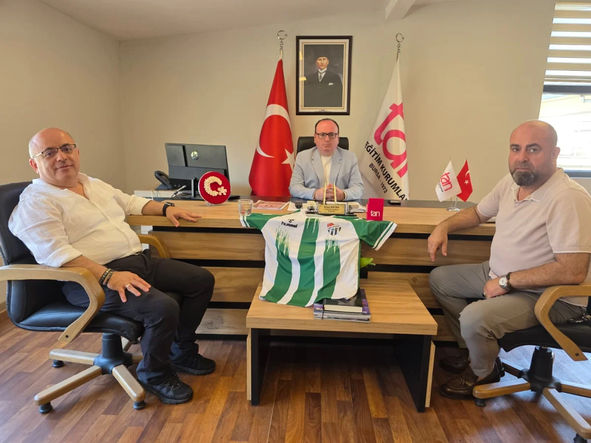 Artvinspor'un Kadın Voleybolu Projesine İş İnsanı Erten Kayan'dan destek