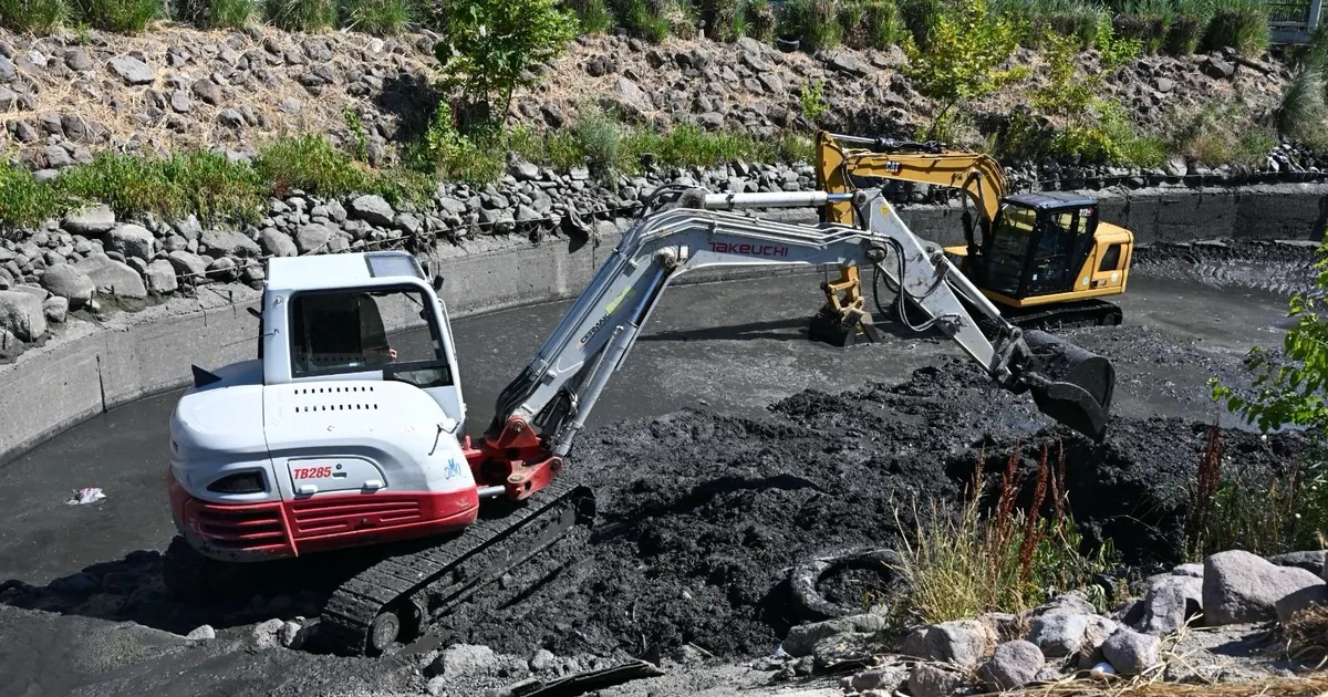 Manisa'da Safran Deresi temizleniyor