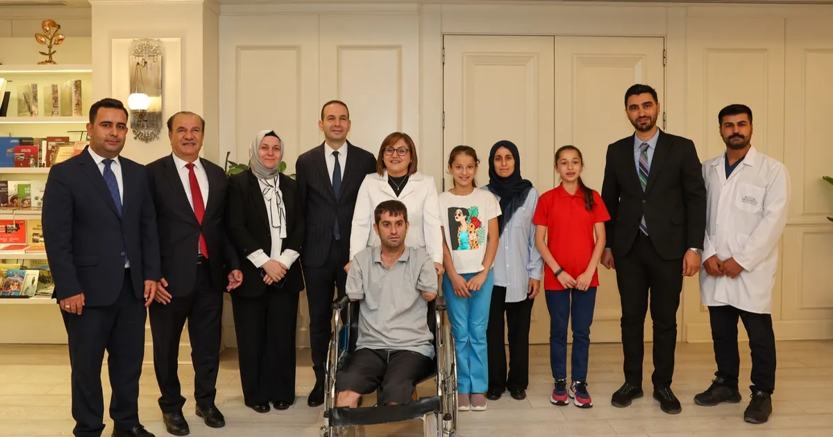Gaziantep'te Başkan Şahin engelli Doğruyol'la bir araya geldi
