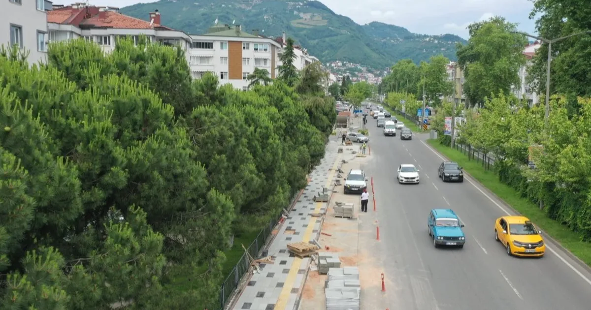 Ordu'da Atatürk Bulvarı’nda kaldırımlar yenileniyor
