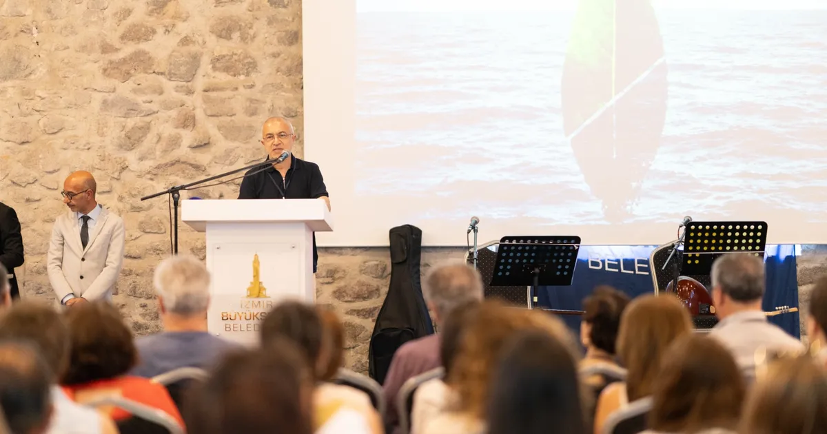 İzmir’deki uluslararası eleştirel eğitim zirvesi başladı